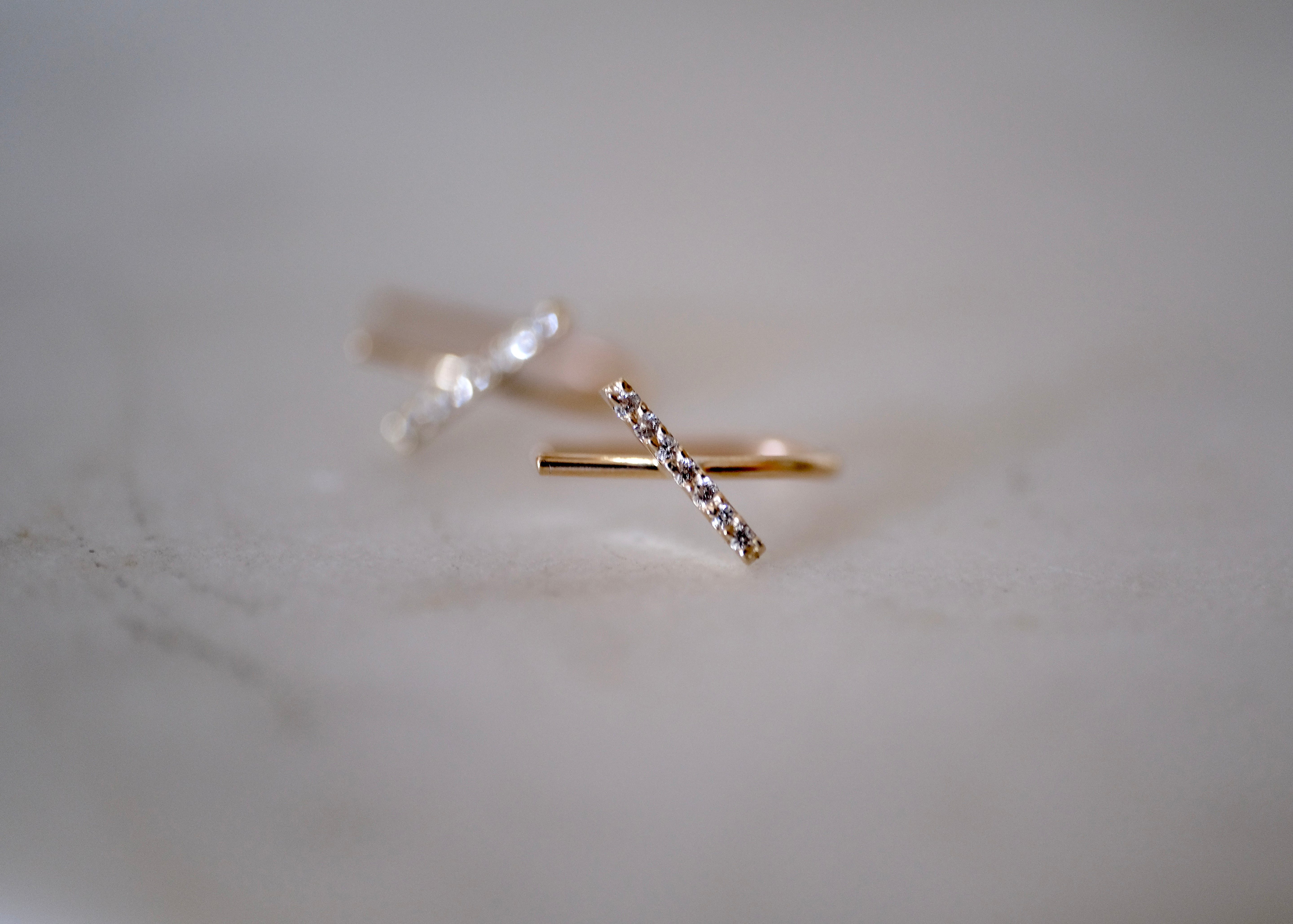 LABULGARA Mini Horizon Thread Earring
